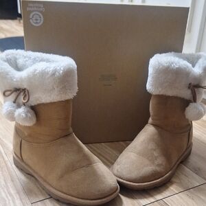 Cozy Tan Winter Boots with Faux Fur Lining